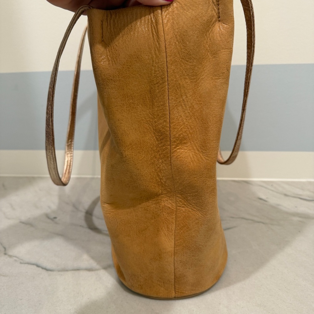 Brahmin Unique Tan Hobo Bucket Bag Metallic Trim With Authentication Card - Picture 11 of 16